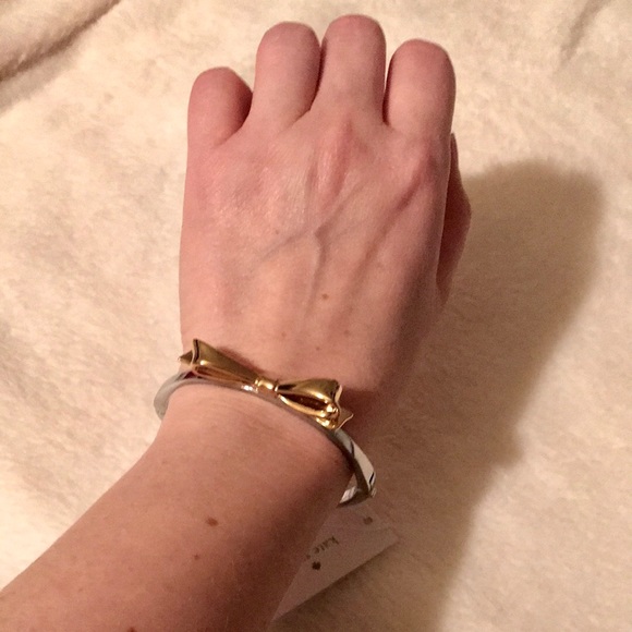 kate spade♠️ Large Bow Silver/Gold Hinge Bangle - Picture 6 of 8